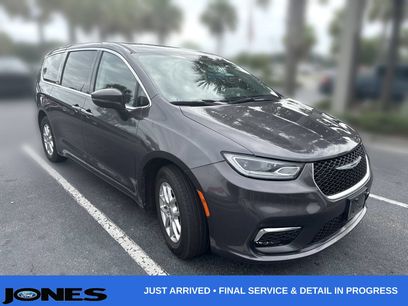 Used 2023 Chrysler Pacifica Touring-L