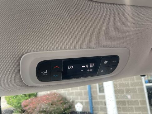 Used 2019 Chrysler Pacifica Touring Plus w/ Cold Weather Group FWD image 25