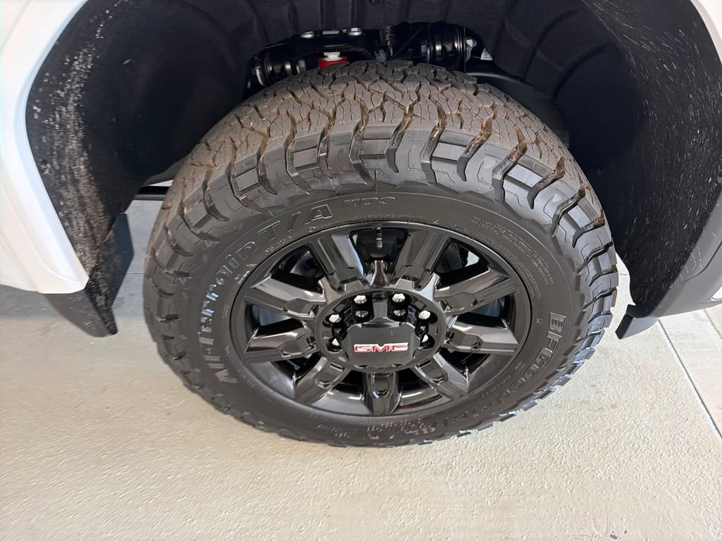 New 2026 GMC Sierra 2500 AT4 w/ LPO, Black Badging Package AWD/4WD image 4