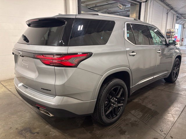 Used 2023 Chevrolet Traverse Premier FWD image 4