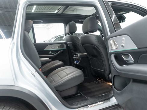 Used 2025 Mercedes-Benz GLS 450 4MATIC image 12