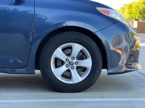 Used 2019 Toyota Sienna LE image 11