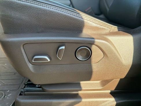 Used 2021 GMC Yukon Denali w/ Denali Premium Package image 13