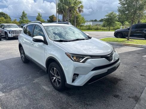 Used 2018 Toyota RAV4 XLE FWD image 2