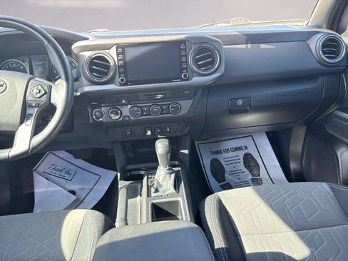 Used 2022 Toyota Tacoma TRD Off-Road image 11