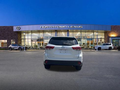 Used 2019 Toyota Highlander XLE AWD/4WD image 21