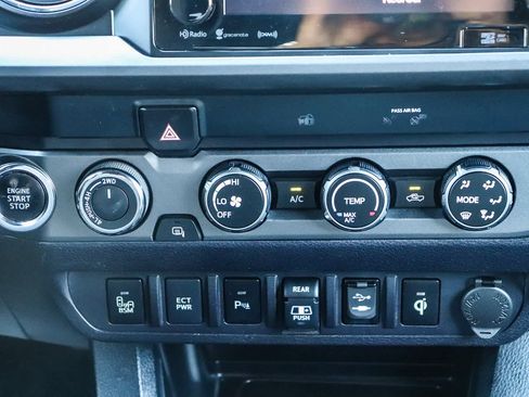 Used 2019 Toyota Tacoma TRD Off-Road image 17