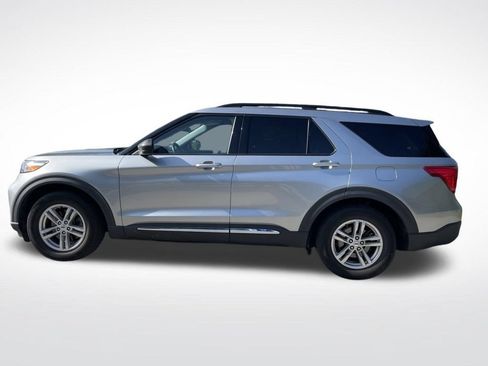 Used 2023 Ford Explorer XLT w/ Equipment Group 202A RWD image 8