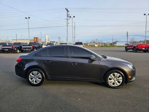 Used 2014 Chevrolet Cruze LS image 5