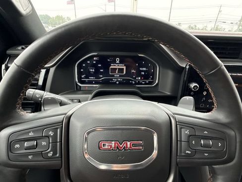Used 2025 GMC Sierra 1500 AT4 w/ AT4 Premium Package AWD/4WD image 11