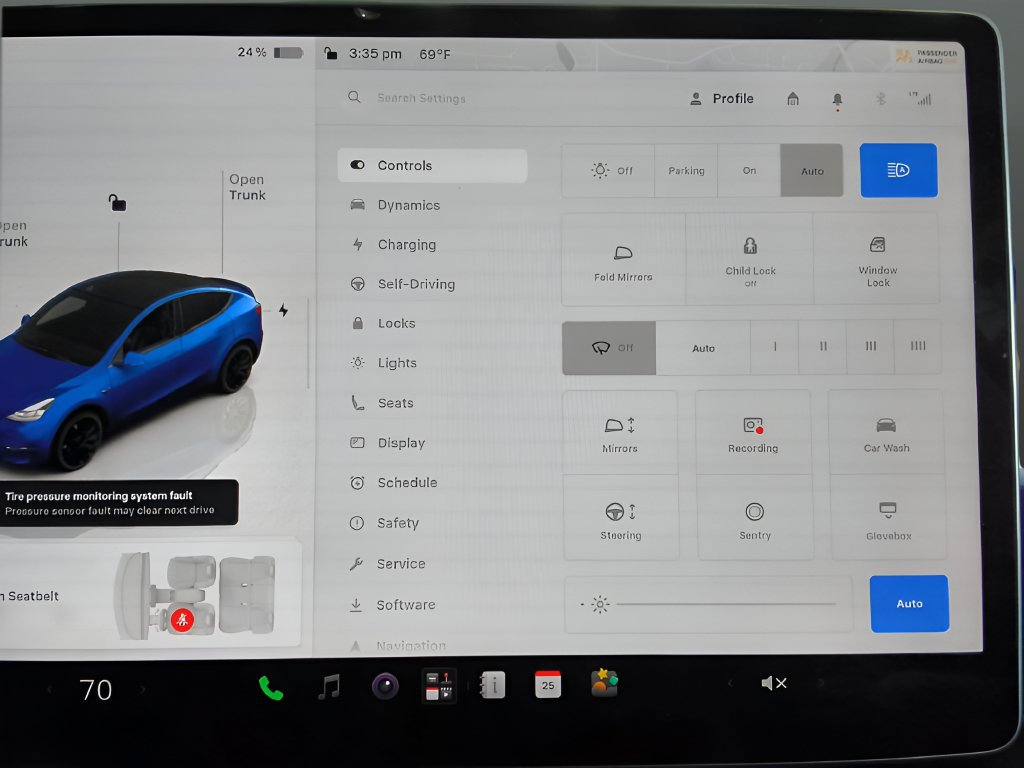 Used 2024 Tesla Model Y Performance AWD/4WD image 25
