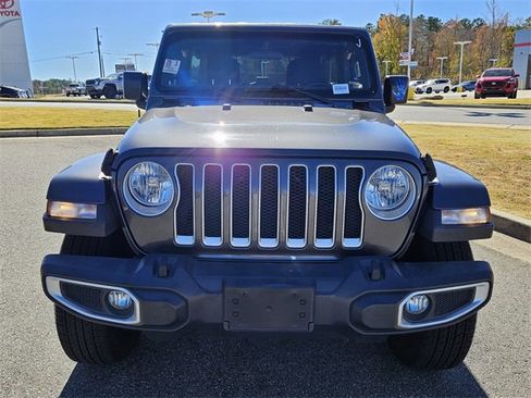 Used 2019 Jeep Wrangler Unlimited Sahara image 2