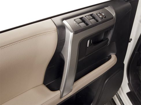 Used 2010 Toyota 4Runner SR5 AWD/4WD image 9