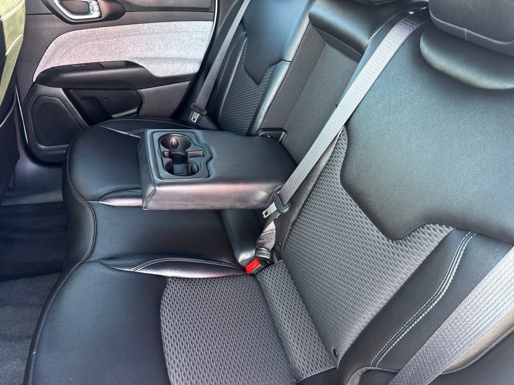 Used 2025 Jeep Compass Latitude AWD/4WD image 15