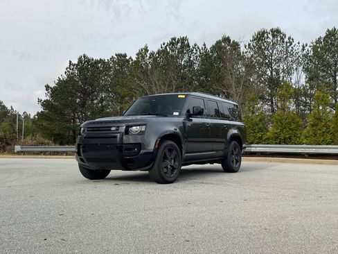 Used 2023 Land Rover Defender 130 X-Dynamic SE image 14