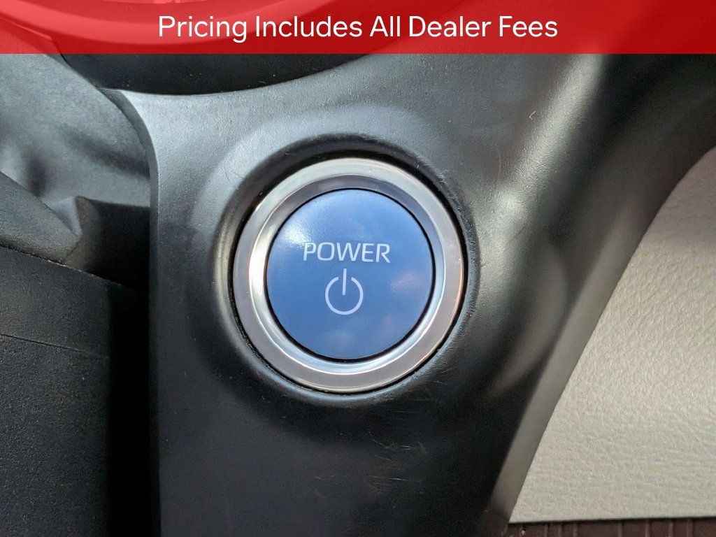 Used 2023 Toyota Sienna XLE FWD image 31