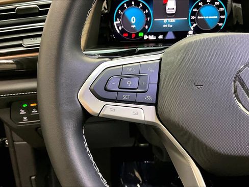 Used 2025 Volkswagen Atlas SE w/ Black Wheel Package image 20