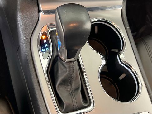 Used 2021 Jeep Grand Cherokee Limited image 17