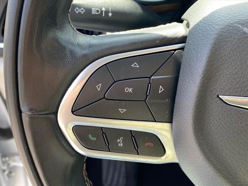 Used 2022 Chrysler Pacifica Limited AWD/4WD image 19