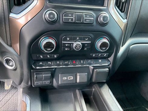 Used 2019 Chevrolet Silverado 1500 High Country AWD/4WD image 31