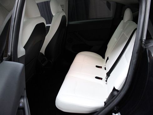 Used 2023 Tesla Model Y 2WD image 36