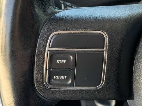 Used 2018 Jeep Wrangler Unlimited Sahara image 12