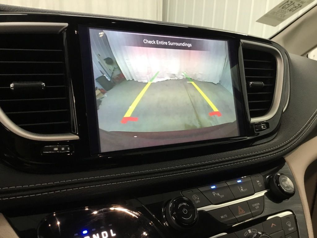 Used 2023 Chrysler Pacifica Touring-L AWD/4WD image 28