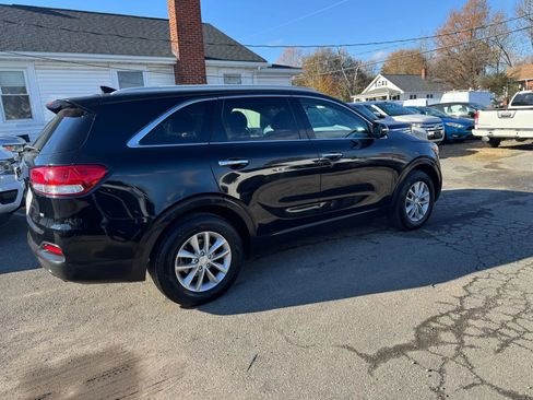 Used 2018 Kia Sorento LX Sport Utility 4D image 8