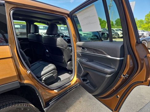 New 2026 Jeep Grand Cherokee L Limited w/ Limited Altitude Package AWD/4WD image 6