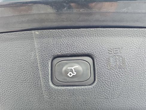 Used 2022 Ford Edge SEL w/ Convenience Package image 13