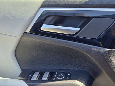 Used 2025 Mitsubishi Outlander SE image 23
