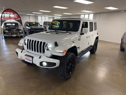 Used 2022 Jeep Wrangler Unlimited Sahara AWD/4WD image 27
