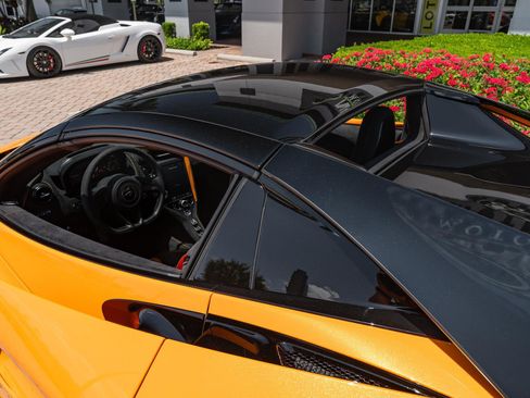 Used 2022 McLaren 720S Performance RWD image 33