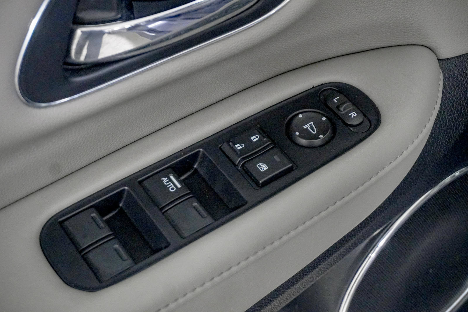 Used 2020 Honda HR-V Touring image 17
