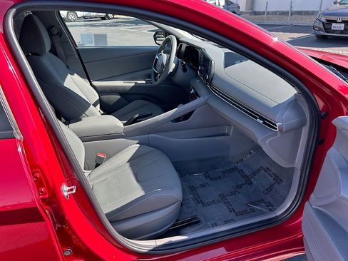 Used 2023 Hyundai Elantra SEL FWD image 25