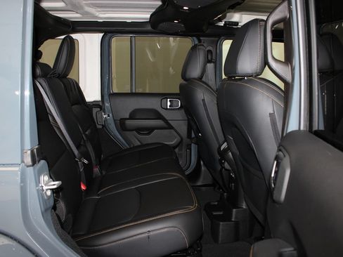 Used 2025 Jeep Wrangler Unlimited Sahara AWD/4WD image 8