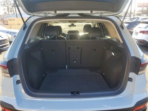 Certified 2025 Volkswagen Taos SE image 8