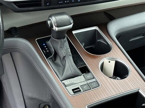 Used 2024 Toyota Sienna XLE image 23