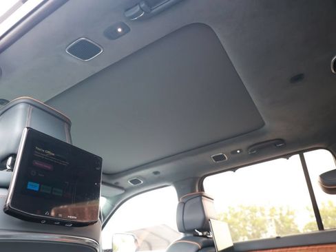 Used 2022 Jeep Grand Wagoneer Series III w/ Rear Seat Video Group 1 AWD/4WD image 45