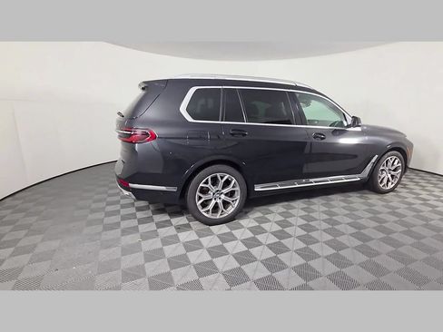 Used 2025 BMW X7 xDrive40i w/ Premium Package AWD/4WD image 38
