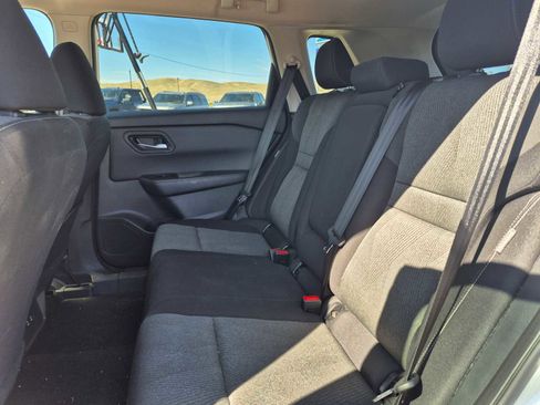 Used 2025 Nissan Rogue SV image 8