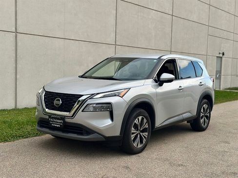 Used 2021 Nissan Rogue SV image 3