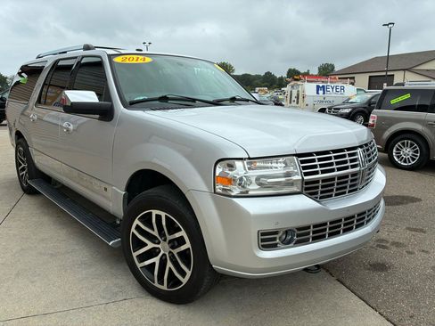 Used 2014 Lincoln Navigator L 4WD image 3
