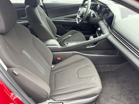 Used 2024 Hyundai Elantra SEL FWD image 11