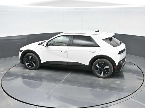 New 2025 Hyundai Ioniq 5 SE image 23