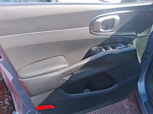 Used 2025 Kia Sorento S w/ Panoramic Sunroof Package image 12