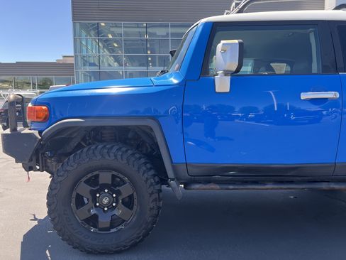Used 2007 Toyota FJ Cruiser 4WD image 11