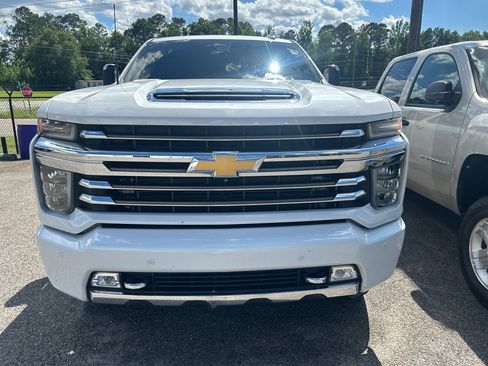 Used 2022 Chevrolet Silverado 2500 High Country w/ Z71 Off-Road Package AWD/4WD image 2