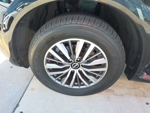 Used 2023 Nissan Armada SL w/ Captain's Chairs Package image 10