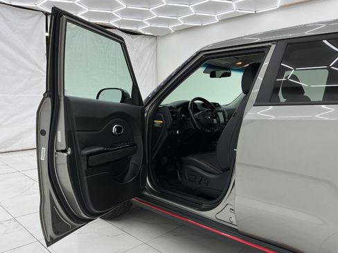 Used 2018 Kia Soul ! w/ Tech Package FWD image 16
